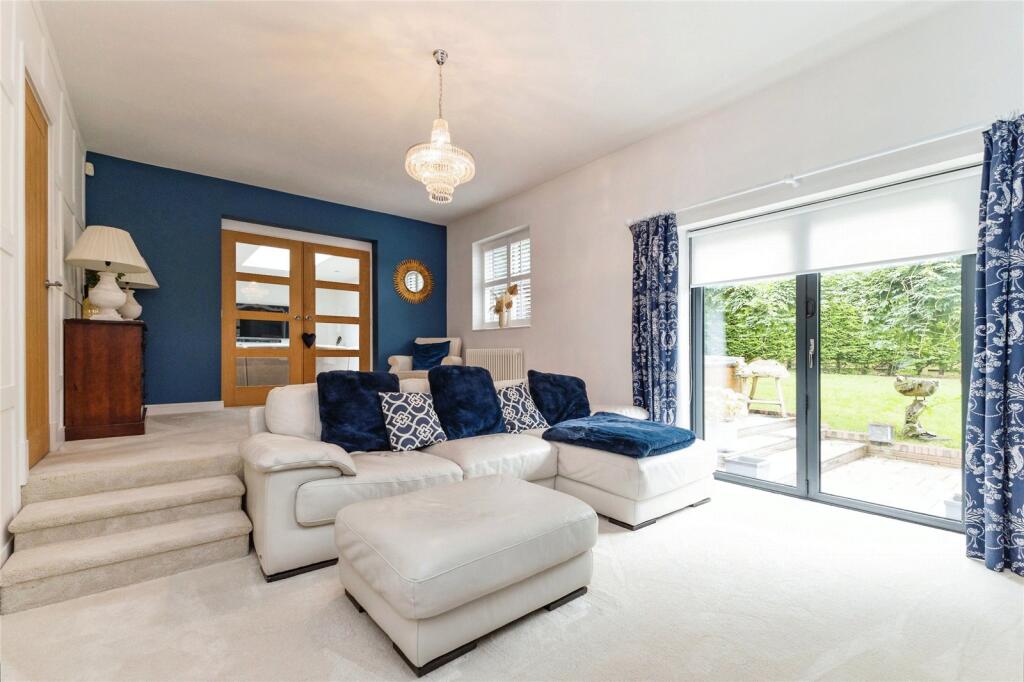 House in Egglescliffe, Kingsmead - More