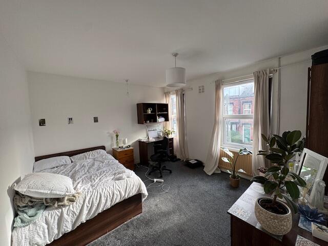House in Leeds, West Yorkshire - View 2