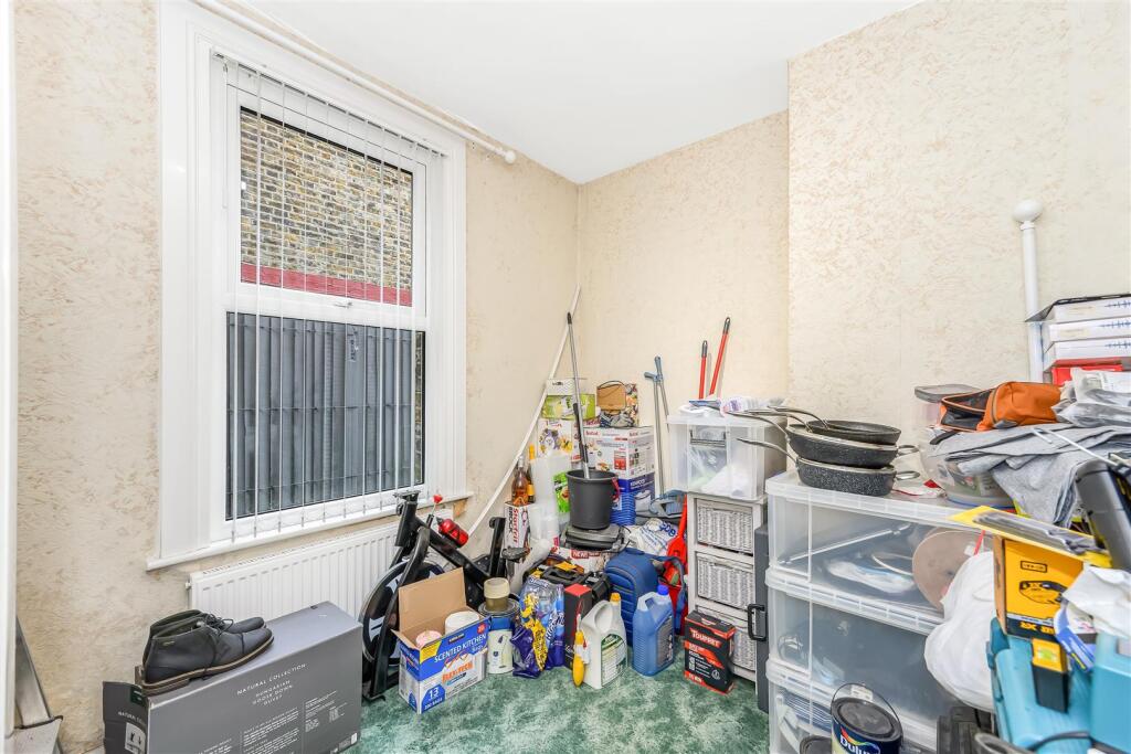 Apartment in London, Leyton - More