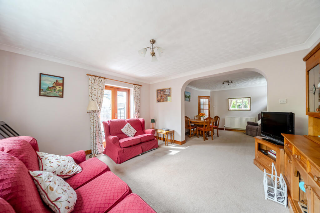 House in Addlestone - View 3