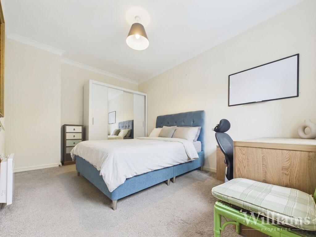 Apartment in Fairford Leys, Coldharbour - View 5