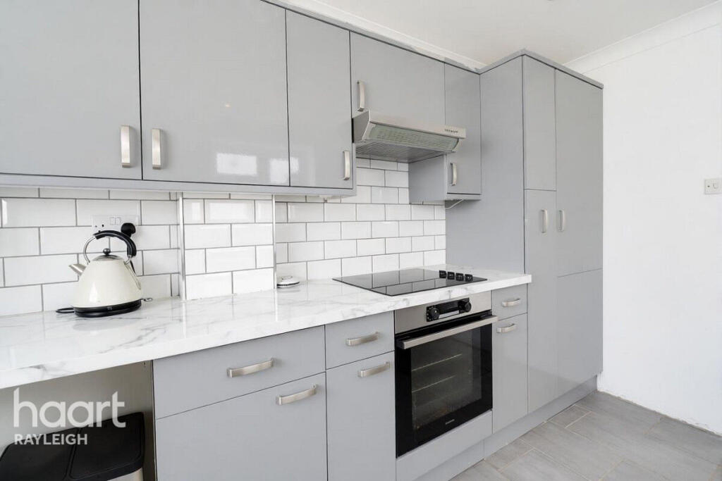 House in Rochford, Rayleigh - More