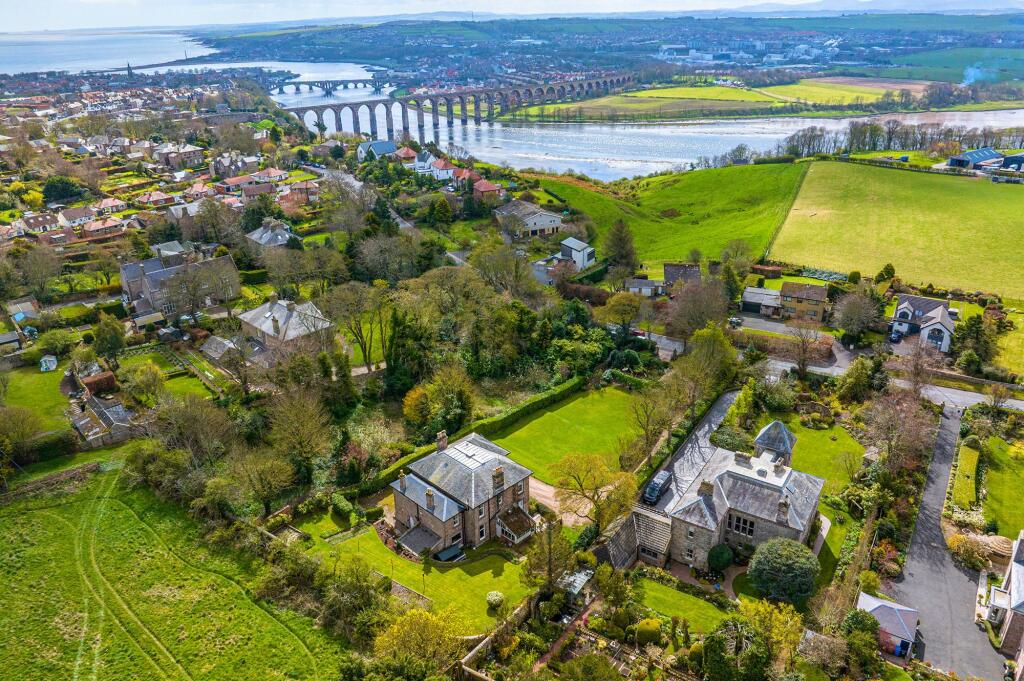 Castle Terrace, Berwick-upon-Tweed, Northumberland photo 2