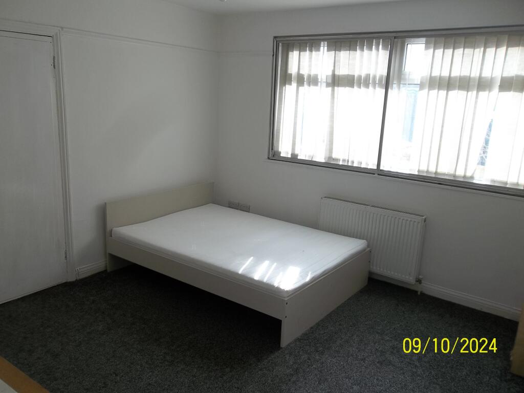 4 bedroom end of terrace house for rent