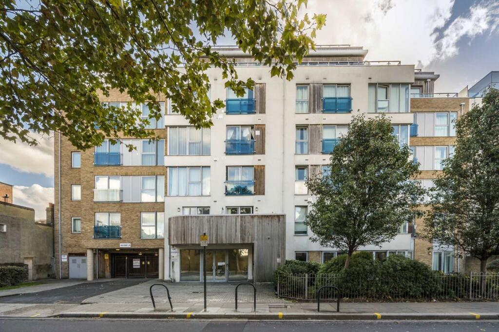 1-bed flat on Gooch House, Hammersmith, London, £400,000