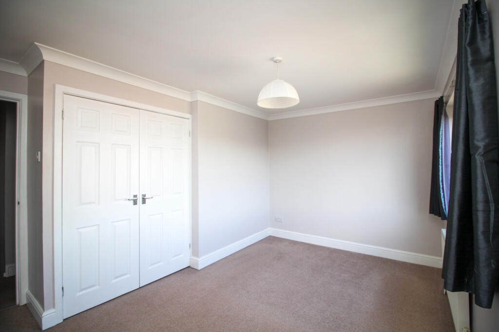 Newtown Court, Southampton, Hampshire, SO31 - More