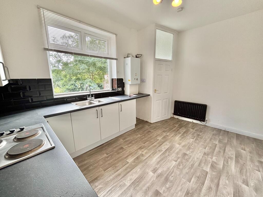 House in Oldham, Higginshaw - View 5