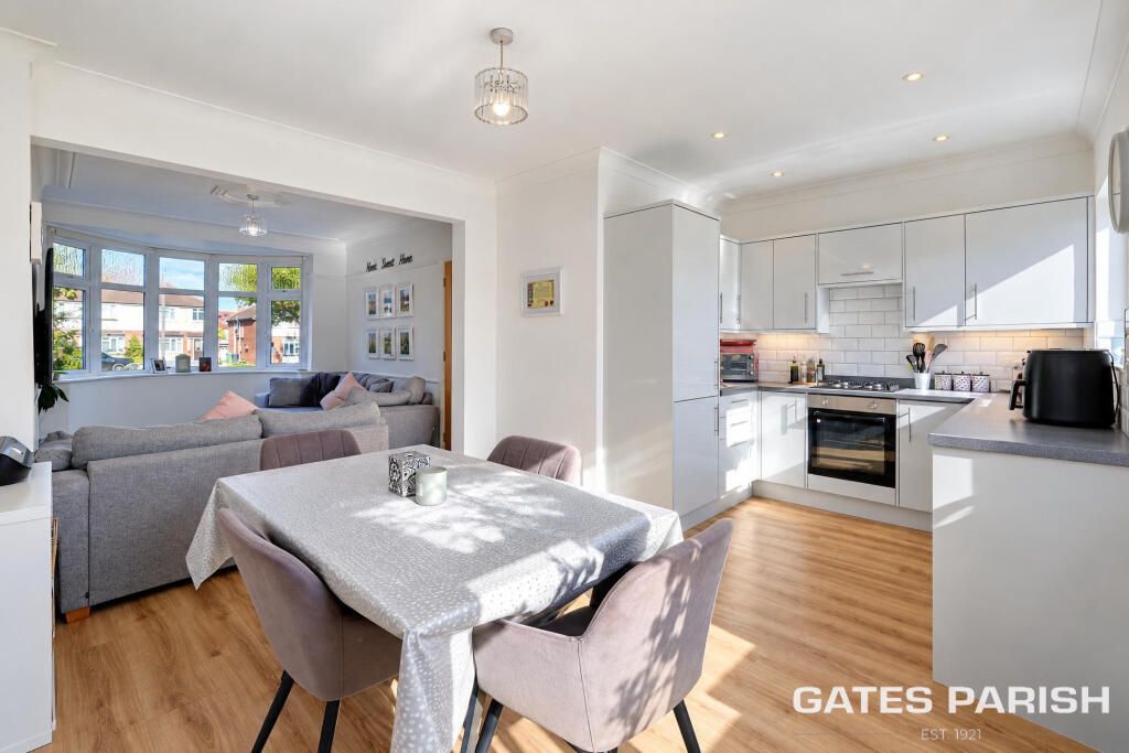 House in London, Cranham - View 4