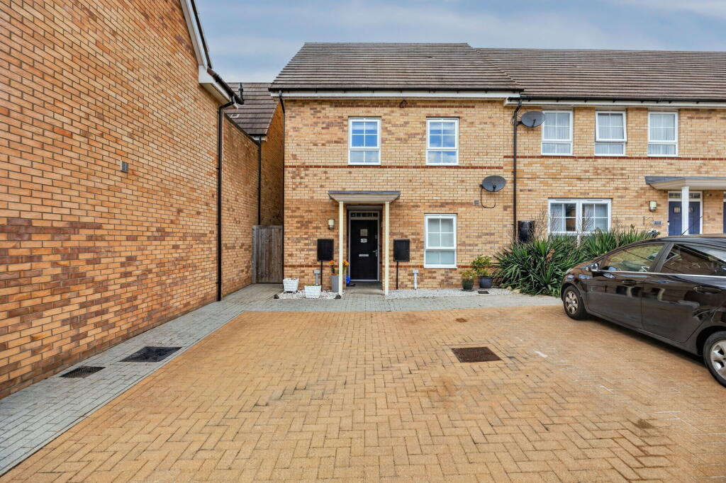 Main image of property: Vulcan Croft, Fairfields, Milton Keynes, MK11