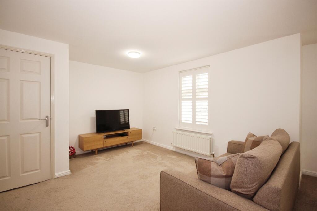 2-bed flat on The Marish, Warwick, £200,000