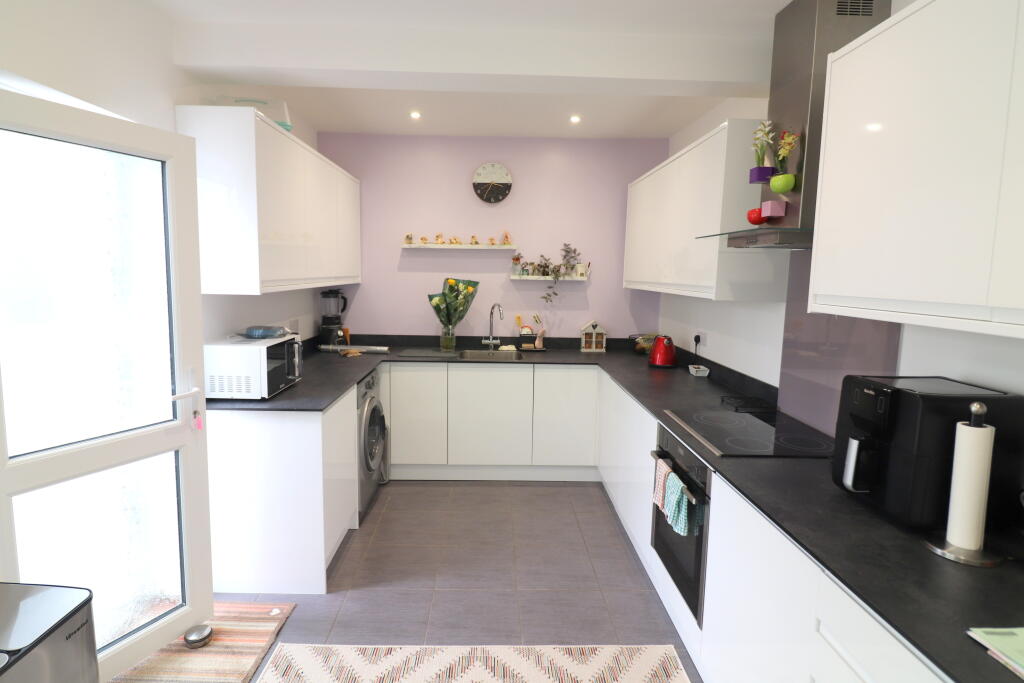 House in Luton - View 4
