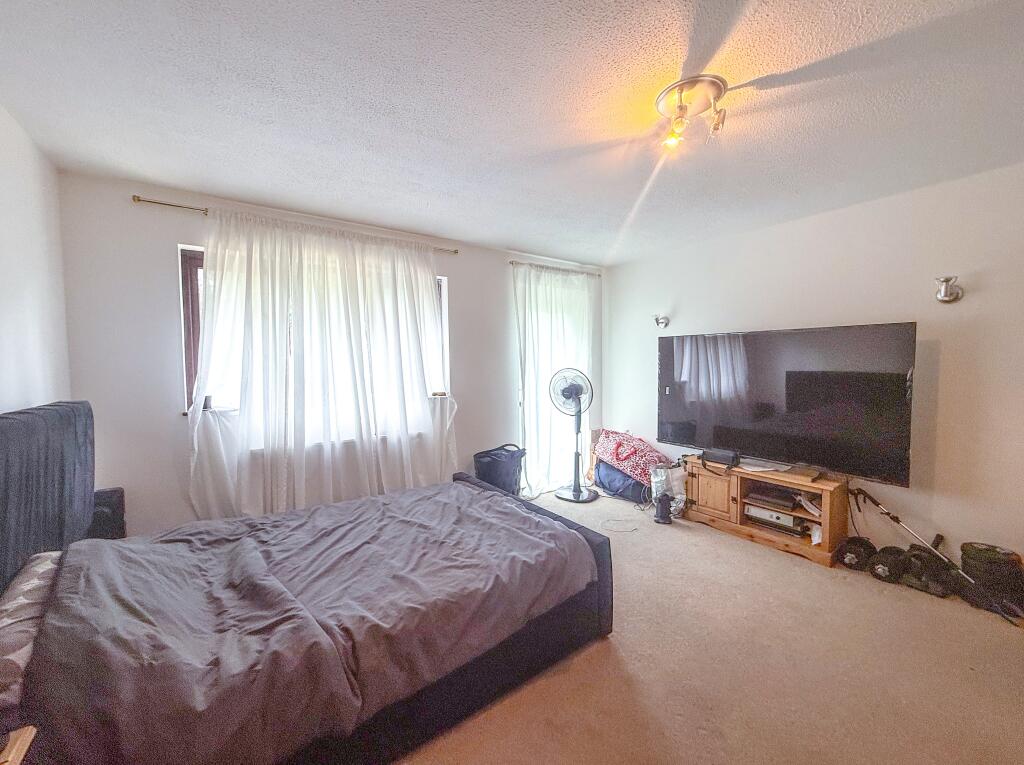 Apartment in Watford - View 3