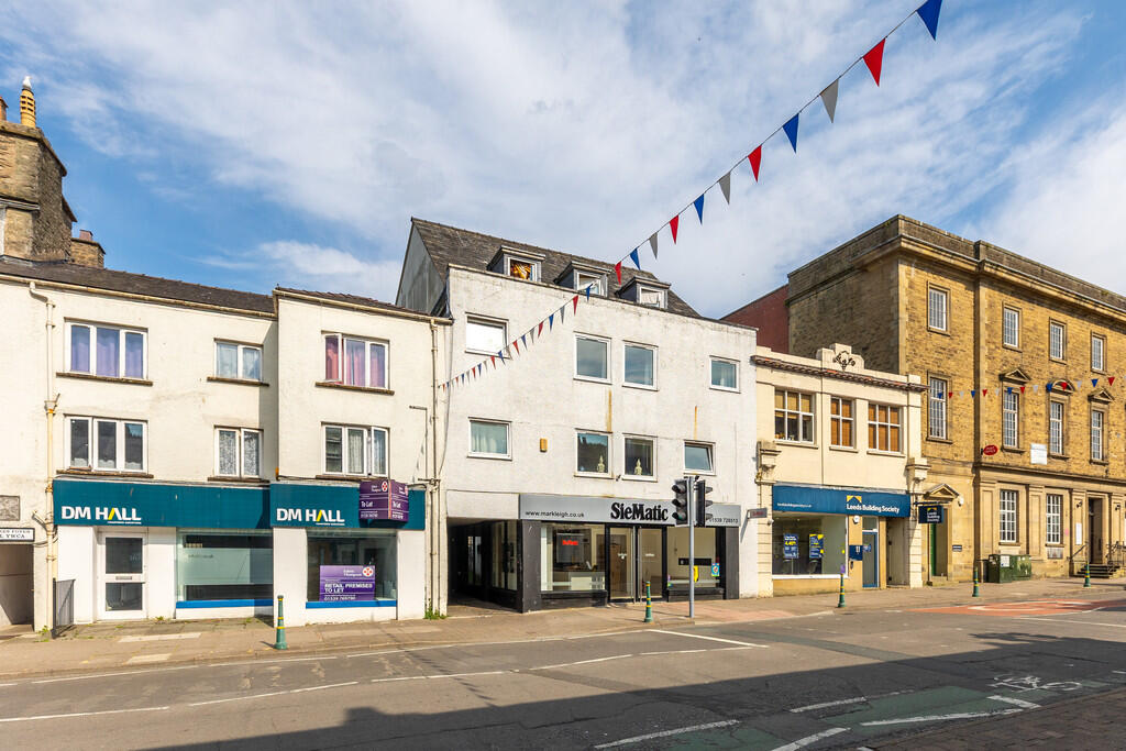 Main image of property: Flat 3, 85-87 Stricklandgate, Kendal, Cumbria, LA9 4RA