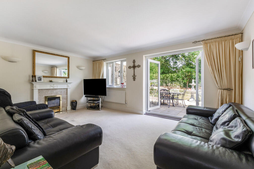Azalea Avenue, Lindford, GU35 photo 3