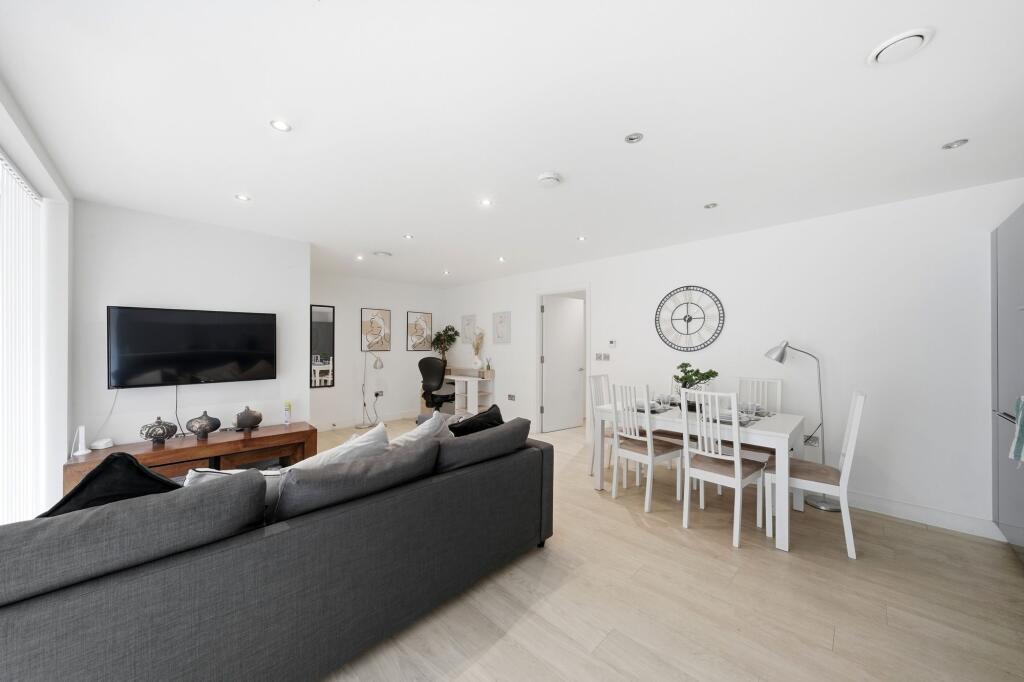 Apartment in Cambridge, Petersfield - View 3