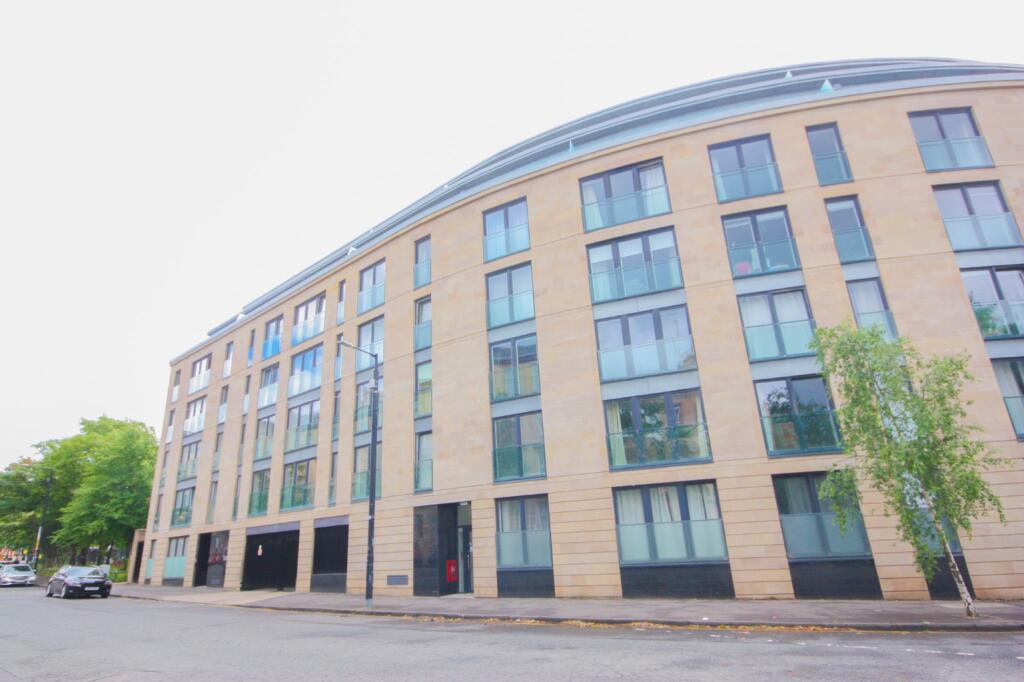 Main image of property: Flat 3/3 49 Minerva Street, Glasgow G3 8LE