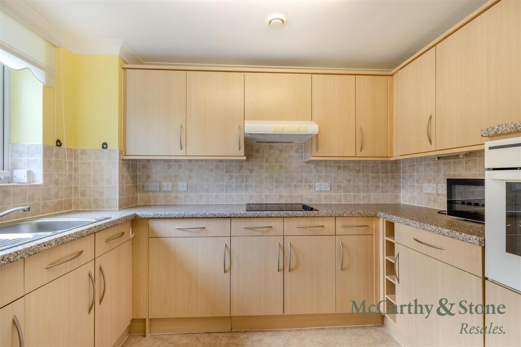 Apartment in Rushden, North Northamptonshire - More