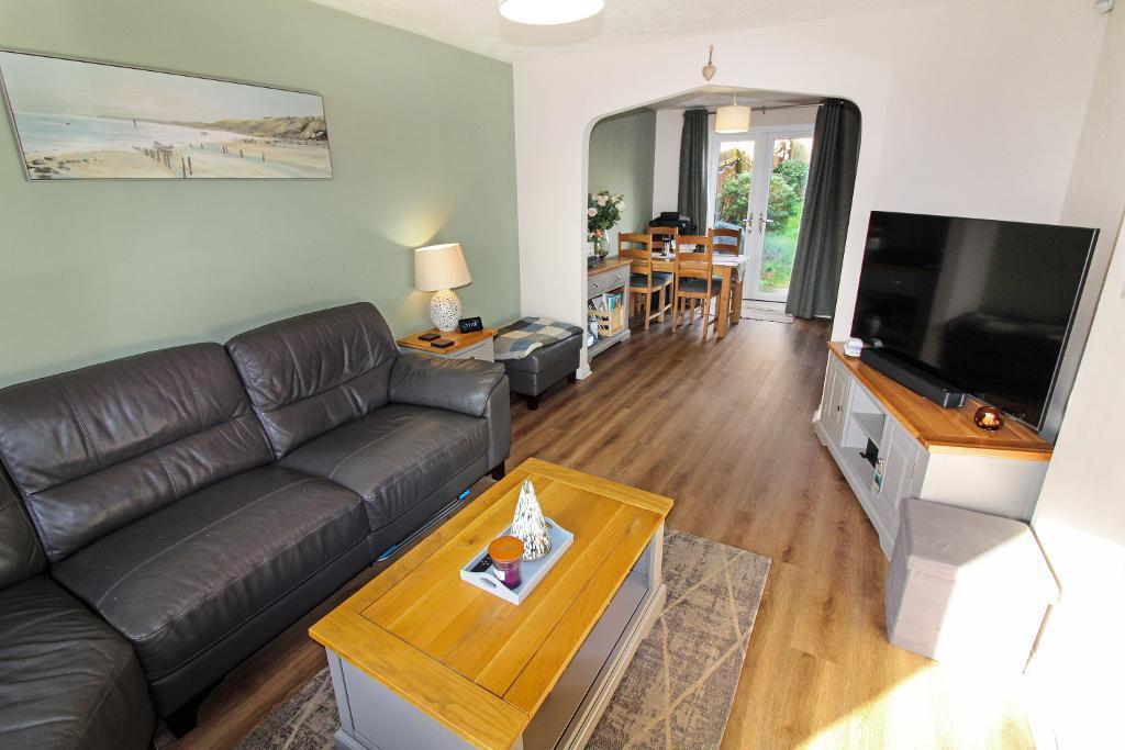 Dulverton Drive, Furzton, Milton Keynes, Buckinghamshire, MK4 1DF photo 3