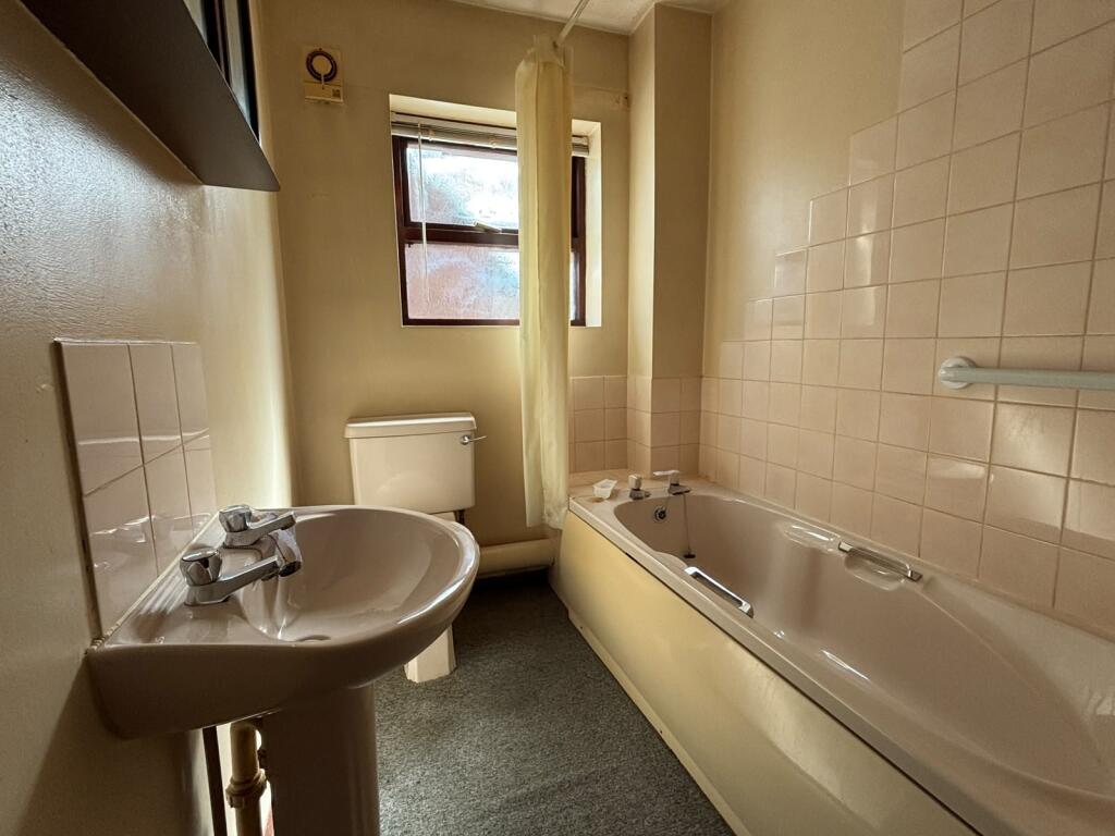 Apartment in Southend-on-Sea - View 5