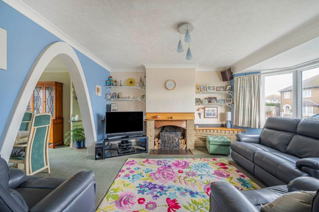 Broomfield Avenue, Telscombe Cliffs, BN10 7AJ photo 2