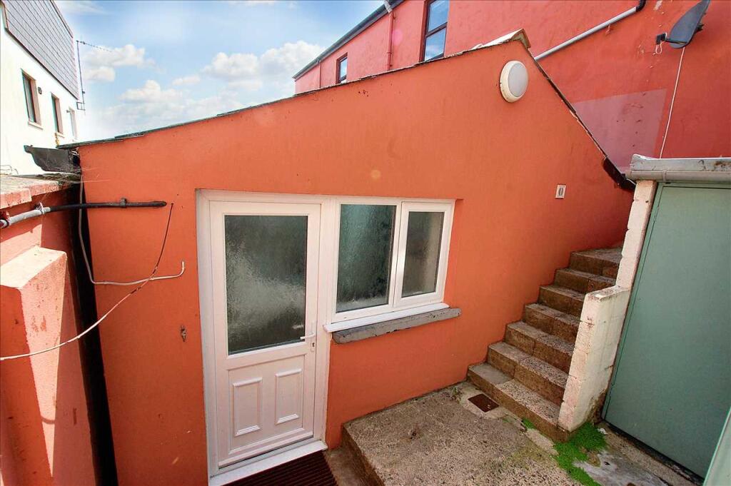 Main image of property: 37 Main Street, Pembroke