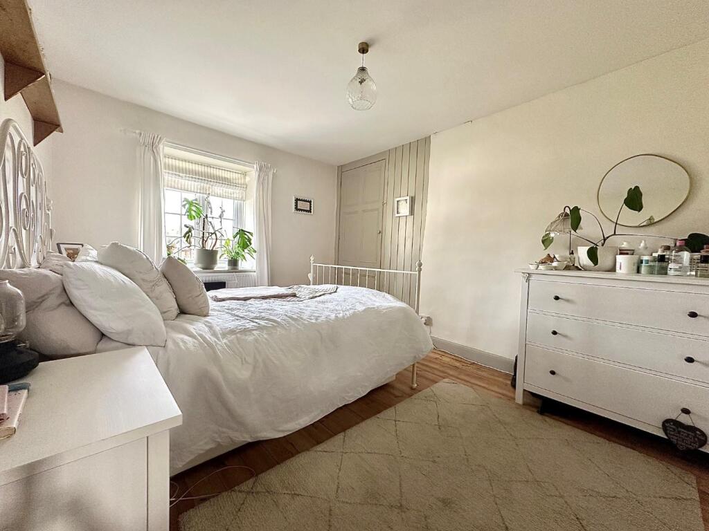 House in Milton Malsor - More