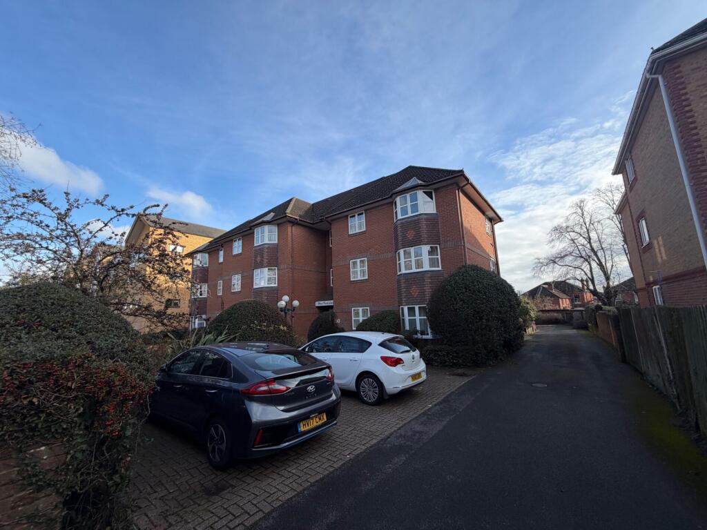 Main image of property: 16 West Park Lodge 60 Westwood Road Southampton SO17 1DP
