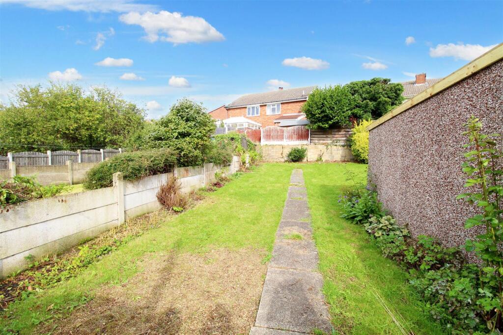 Pye Avenue, Mapplewell, Barnsley S75 6AG photo 4