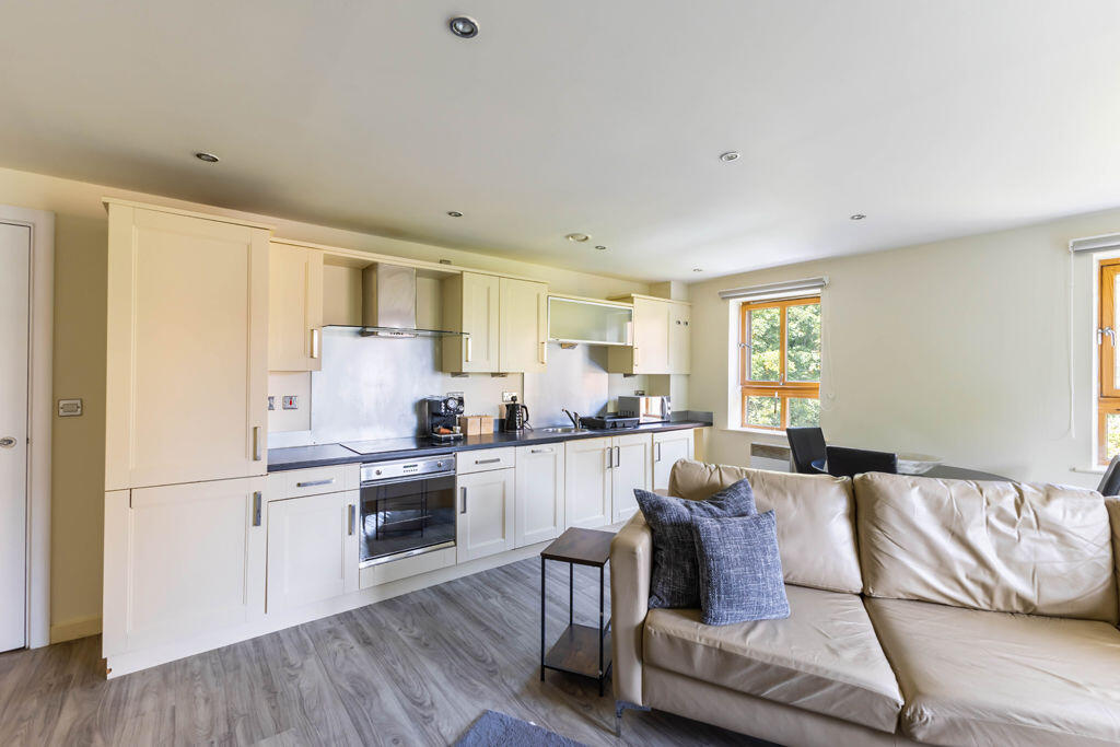 Apartment in Newcastle upon Tyne - View 4