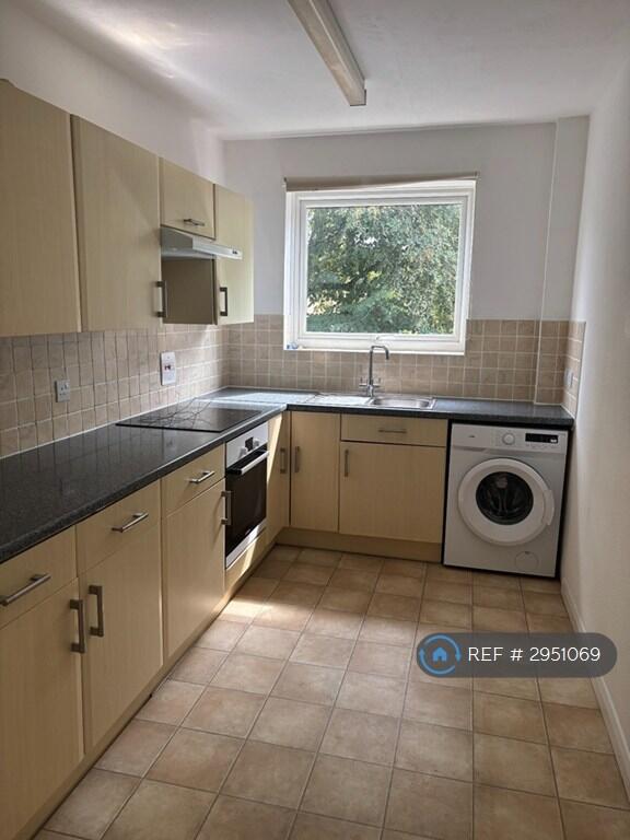 Apartment in Sutton - View 5