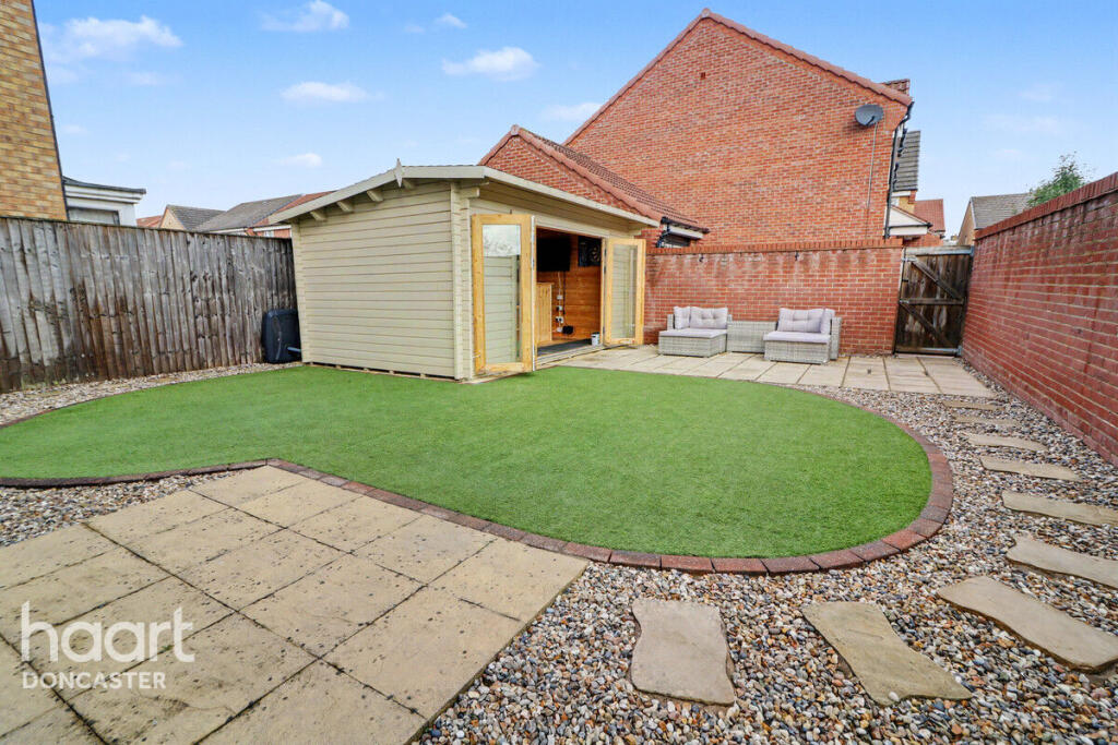 House in Doncaster, Edenthorpe - View 4