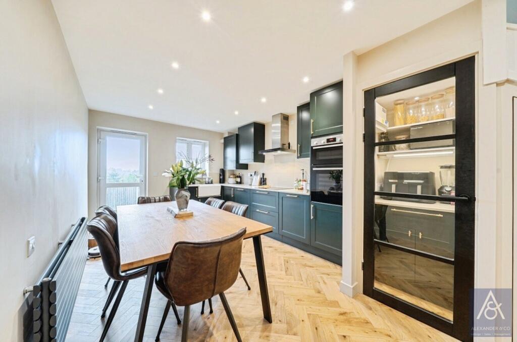 House in Buckingham, Buckinghamshire - View 4