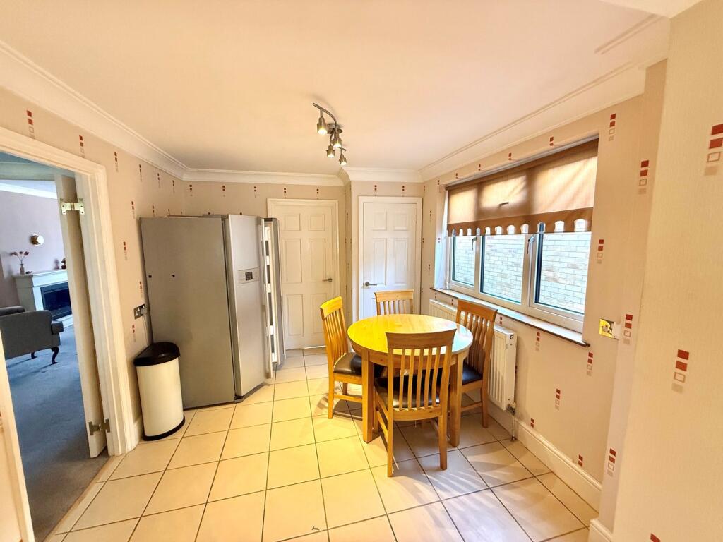 House in Binfield, Bracknell Forest - View 4
