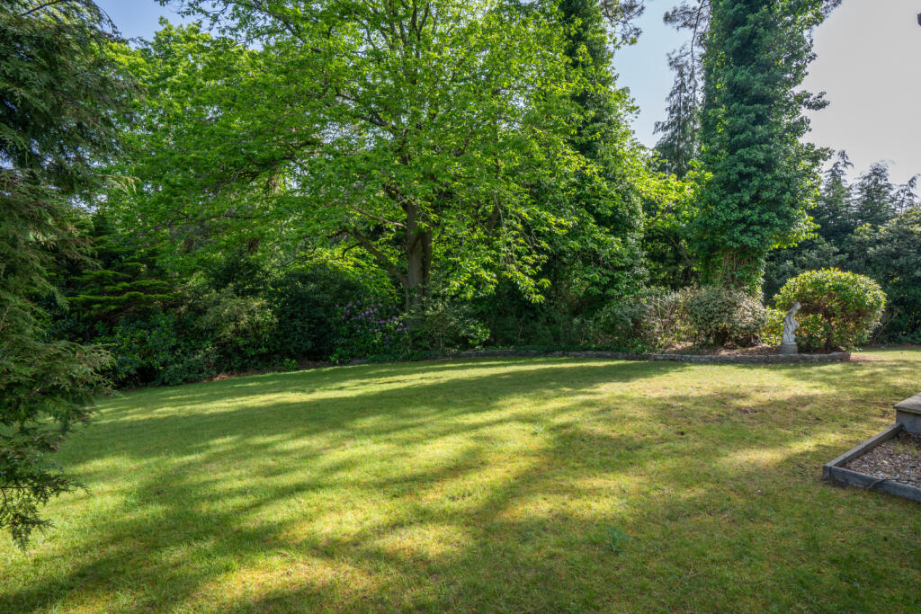 Oratory Gardens, Canford Cliffs, Poole, Dorset, BH13 photo 4