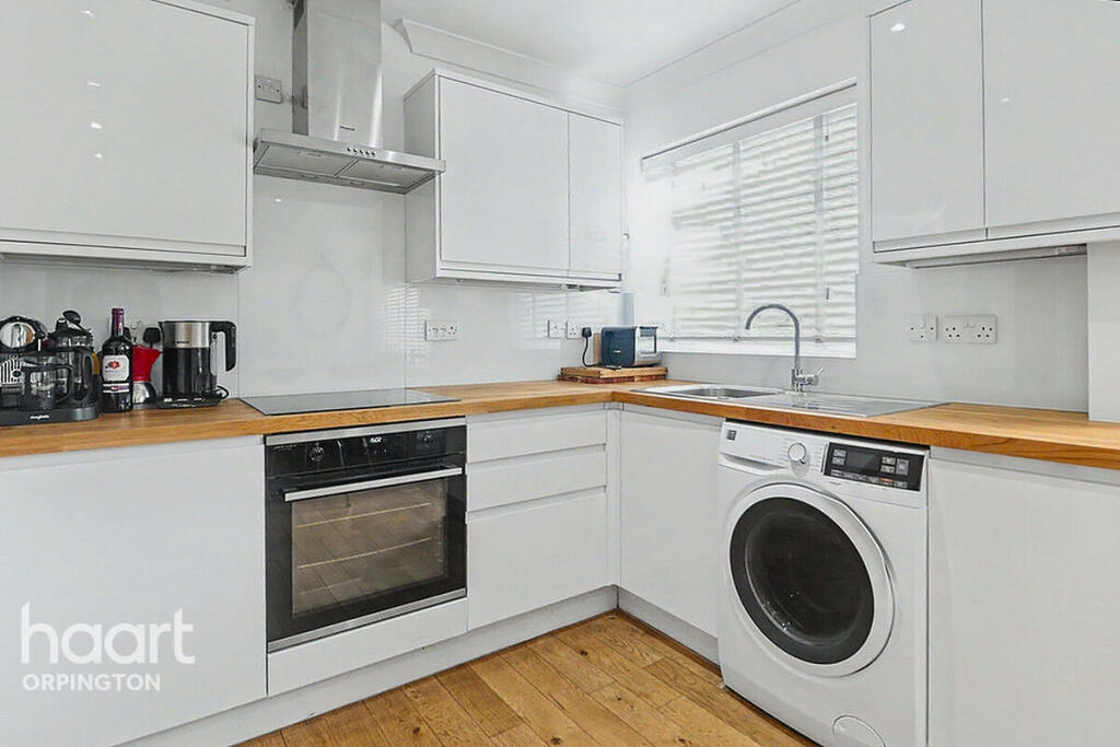 House in London, Tubbenden, Crofton - More