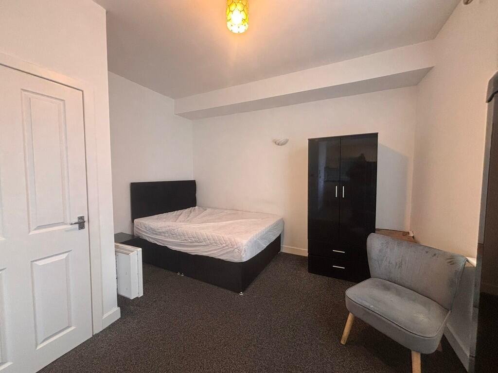 Apartment in Bradford, West Yorkshire - View 4