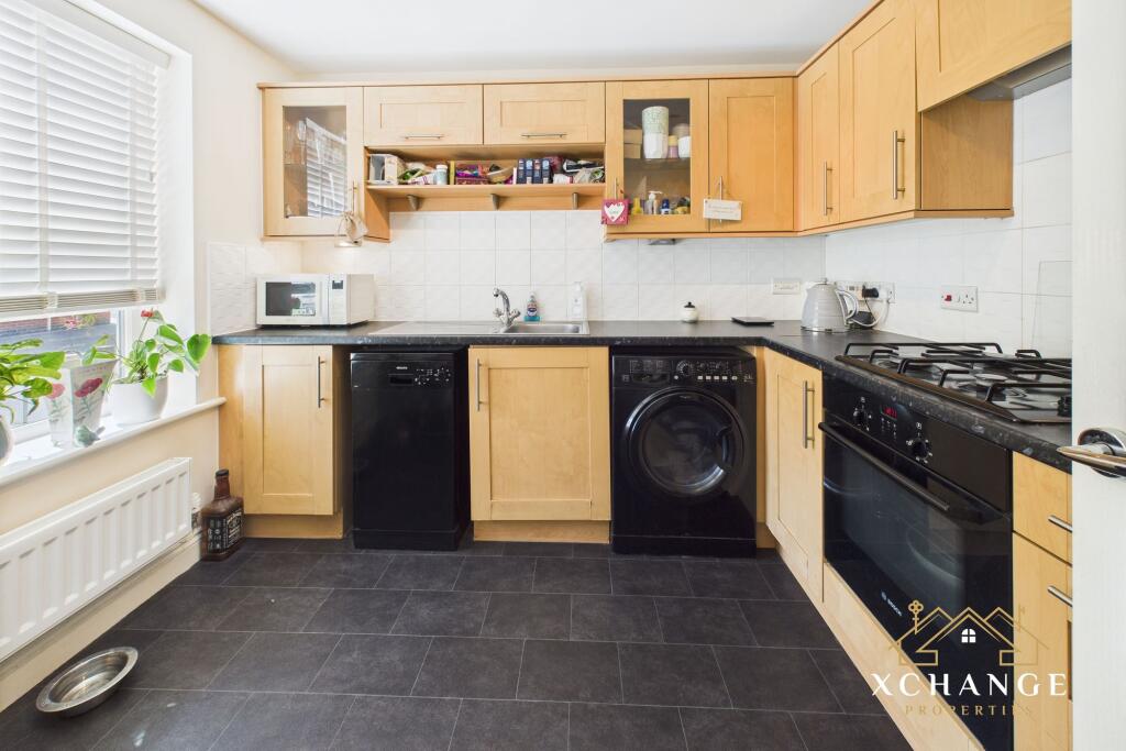 12, Larch Close, Nuneaton, CV10 photo 2