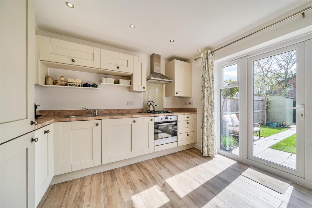 19 Eardley Close, Shrewsbury, SY3 8FB photo 4