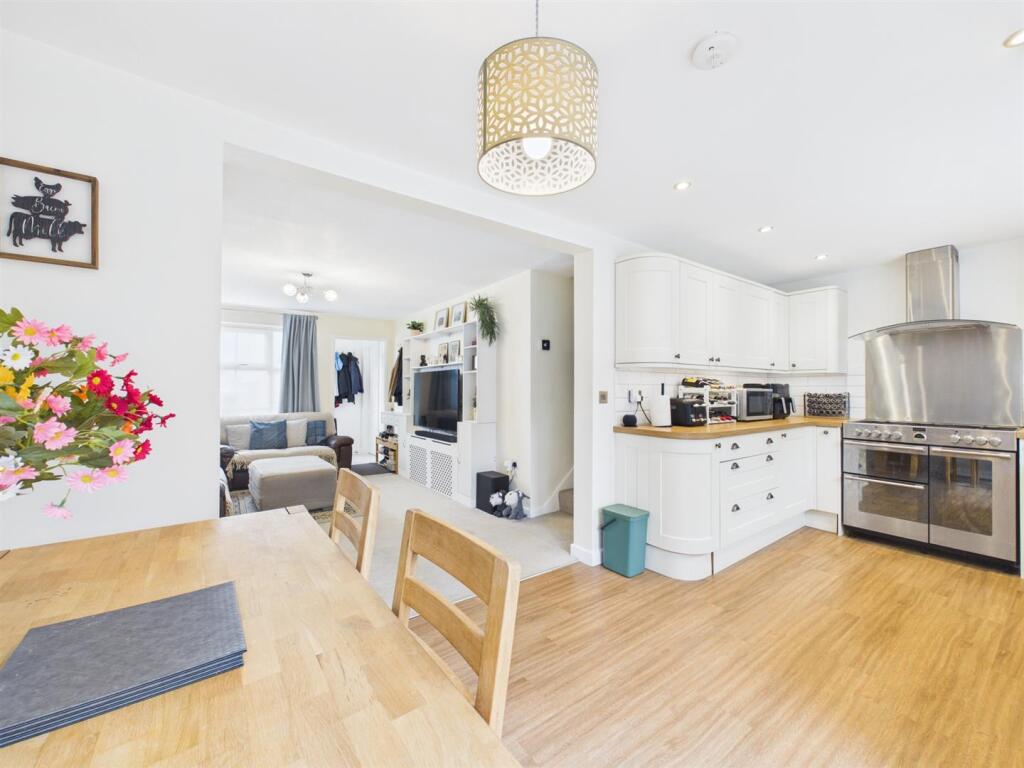 House in Aylesbury, Buckinghamshire - View 5