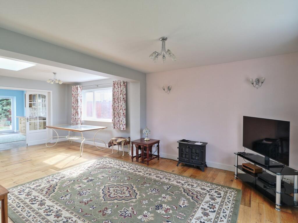 Caldecote Road, Eynesbury, St Neots, PE19 photo 2