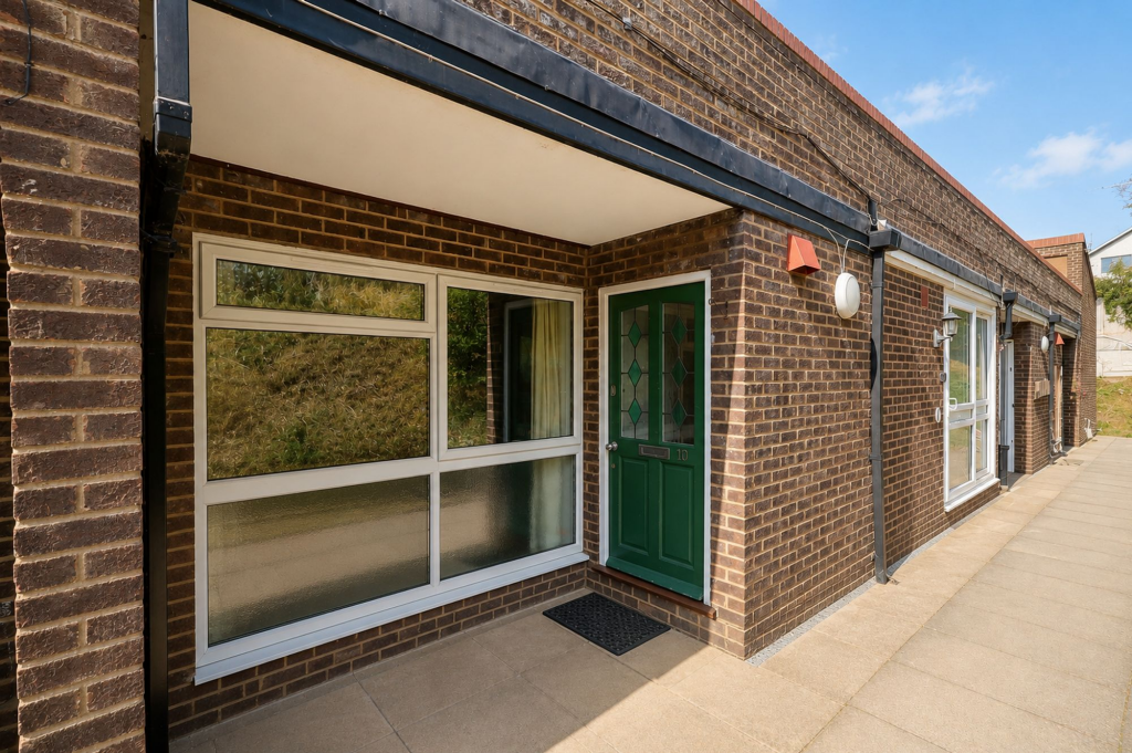 Apartment in Dacorum, Hertfordshire - More