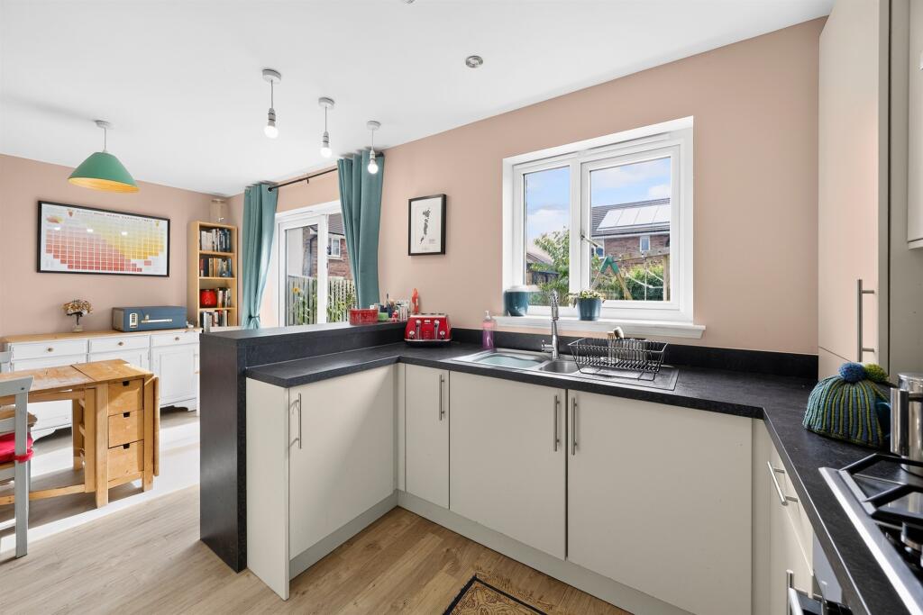 House in Paisley, Renfrewshire - More