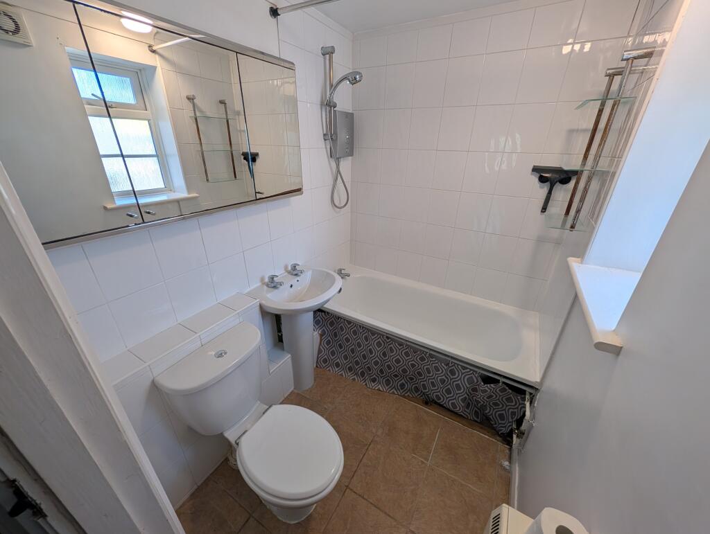 House in Southampton - More