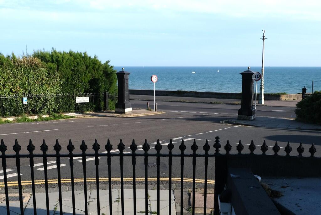 Chichester Terrace, Brighton, BN2 1FG photo 4