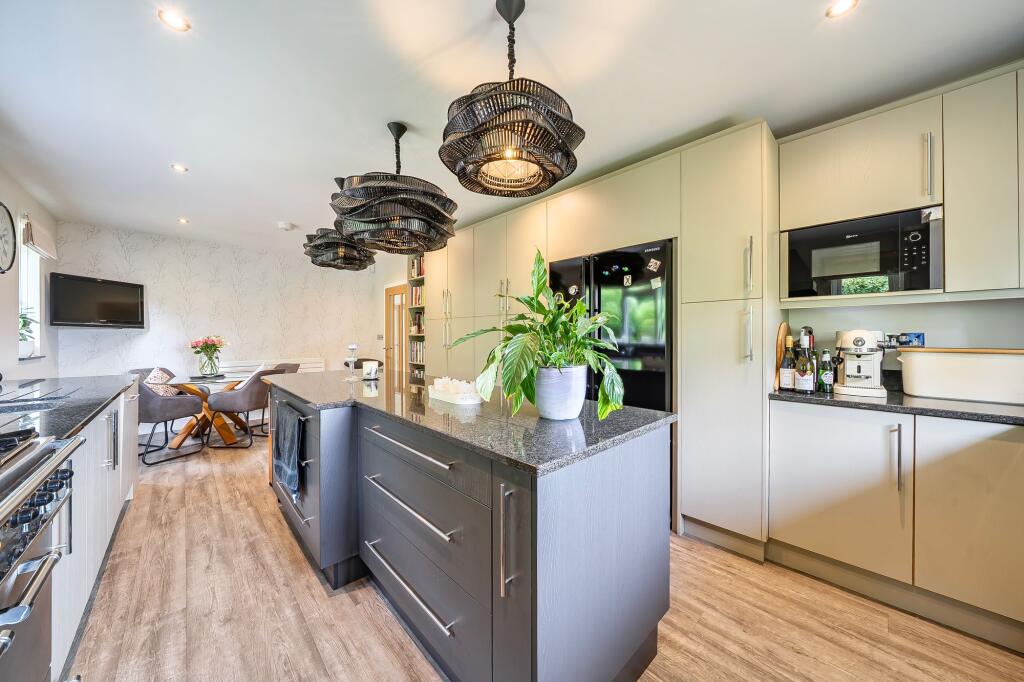 House in Tandridge, Woldingham - More