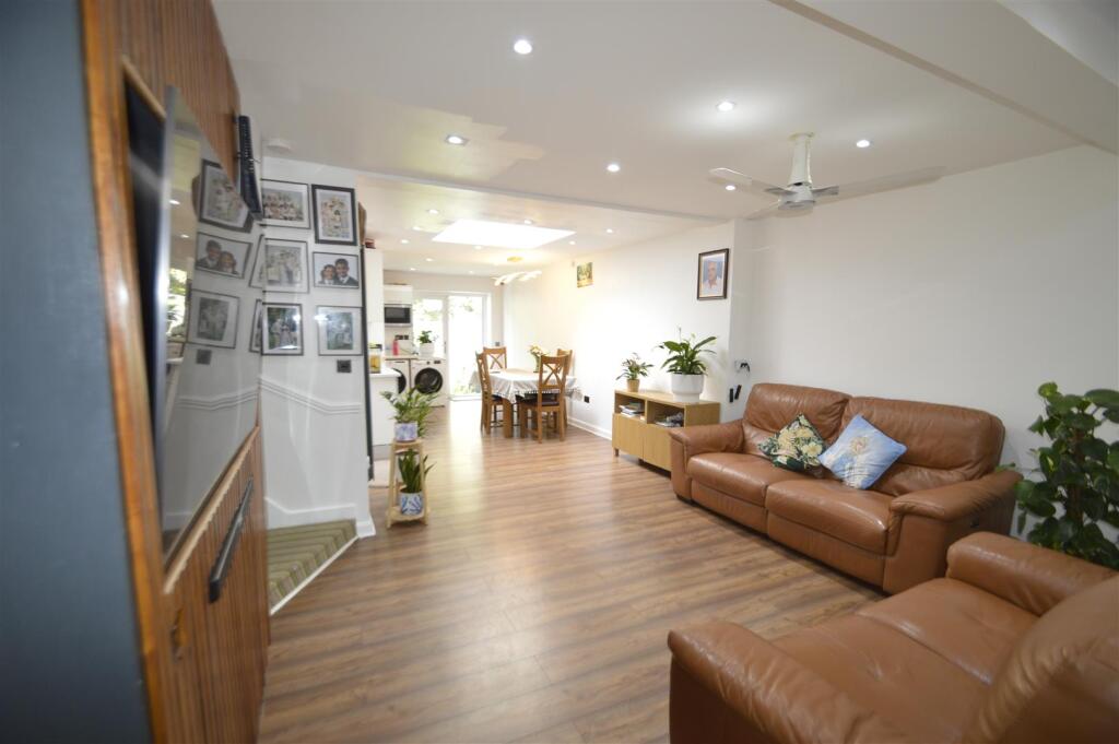House in London - View 2