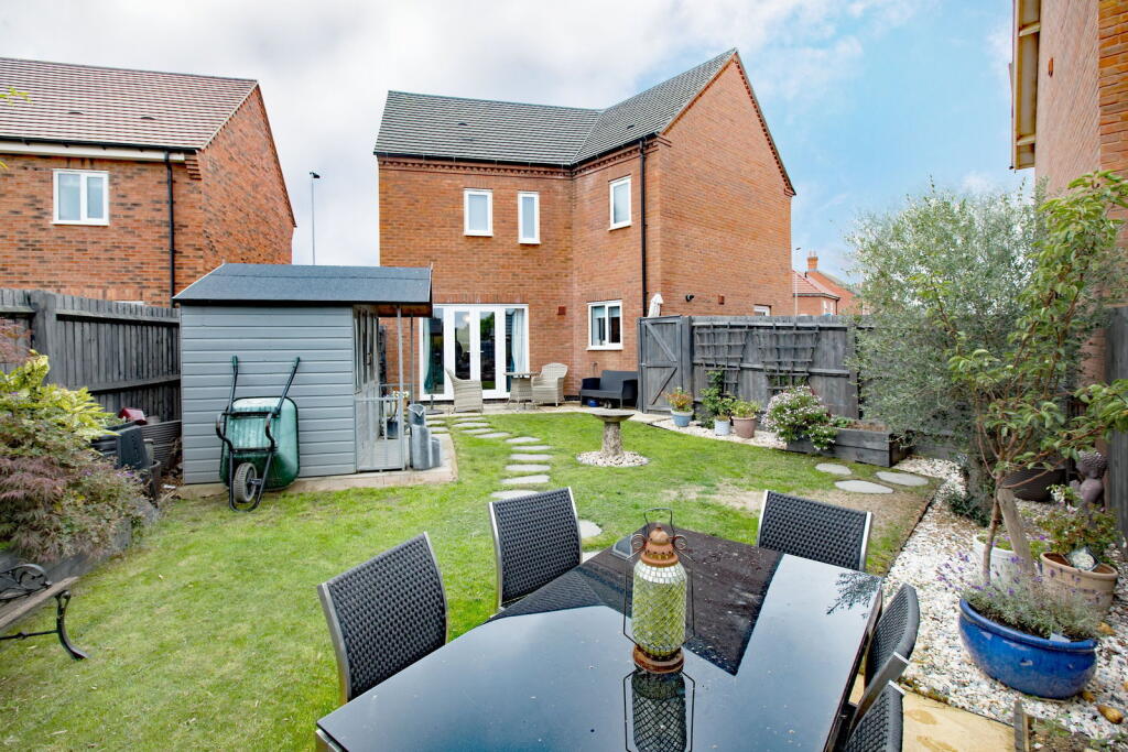 Woodward Drive, Market Harborough, LE16 7GE photo 2