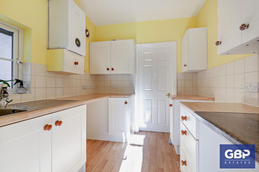 House in London, Gidea Park - View 4