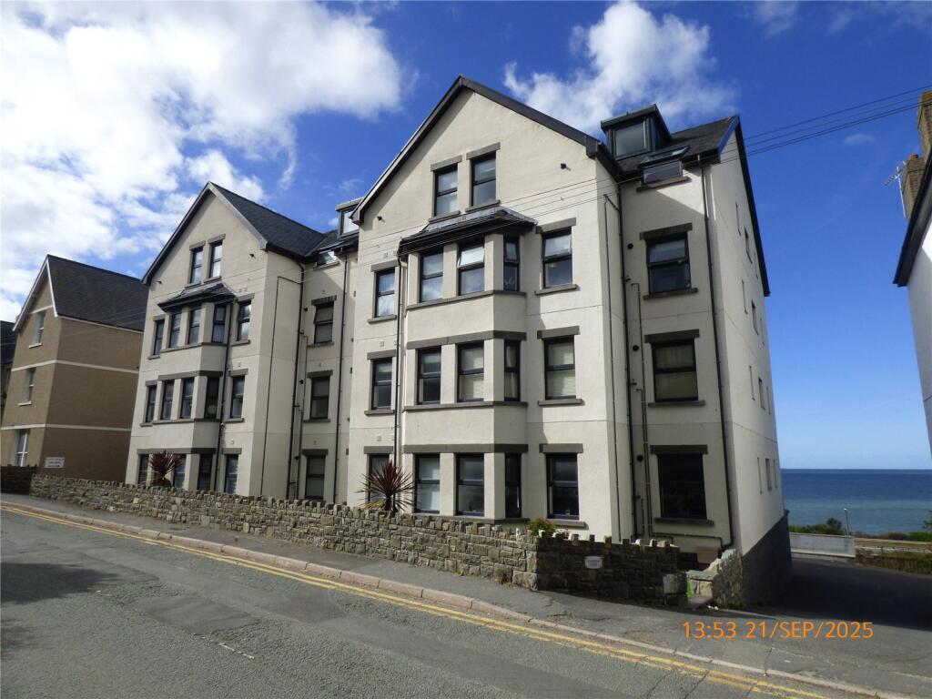 2-bed flat on Conway Road, Penmaenmawr, Conwy, LL34, £190,000