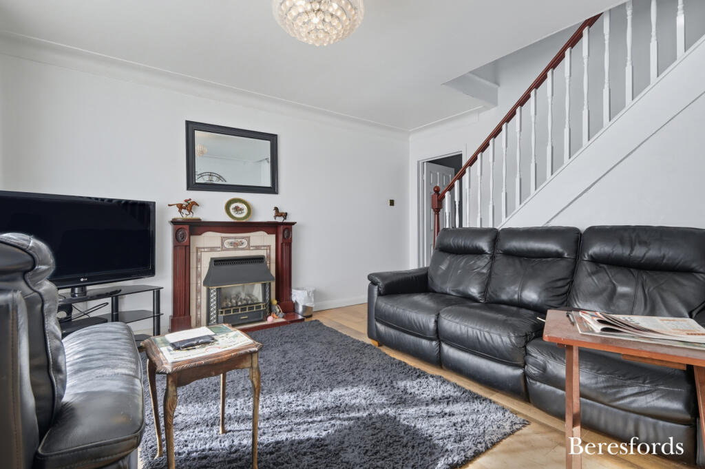 Rayleigh Road, Hutton, CM13 photo 4